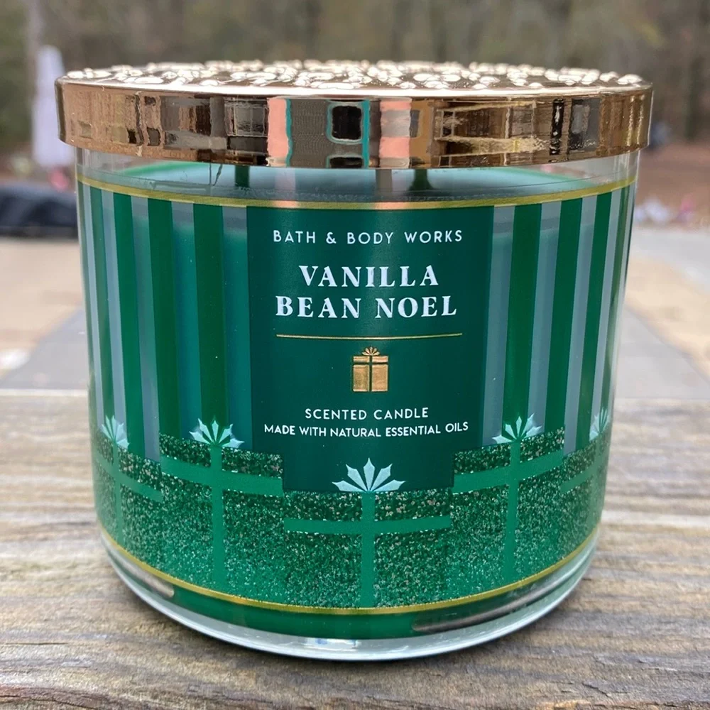 Bath & Body Works Vanilla Bean Noel 3 Wick Candle With Decorative Lid